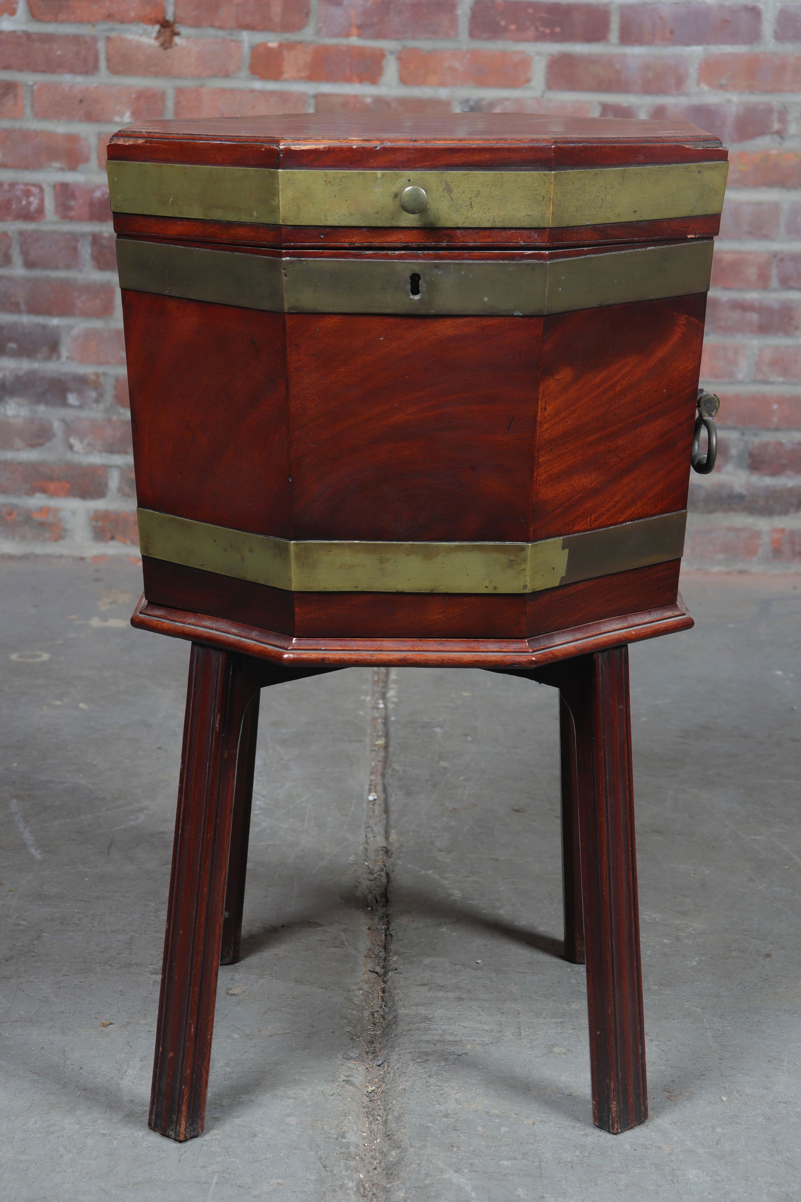 Late 19th Century English Mahogany Cellaret (1 of 9)