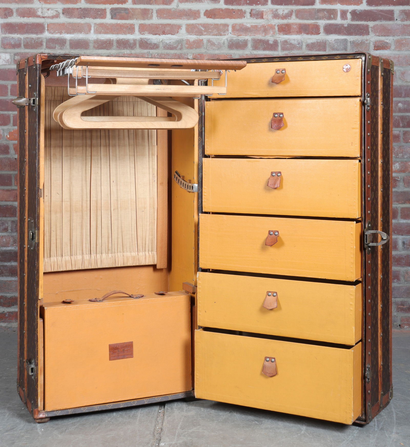 Rare Ca. 1925 Louis Vuitton Wardrobe Steamer Trunk (1 of 20)