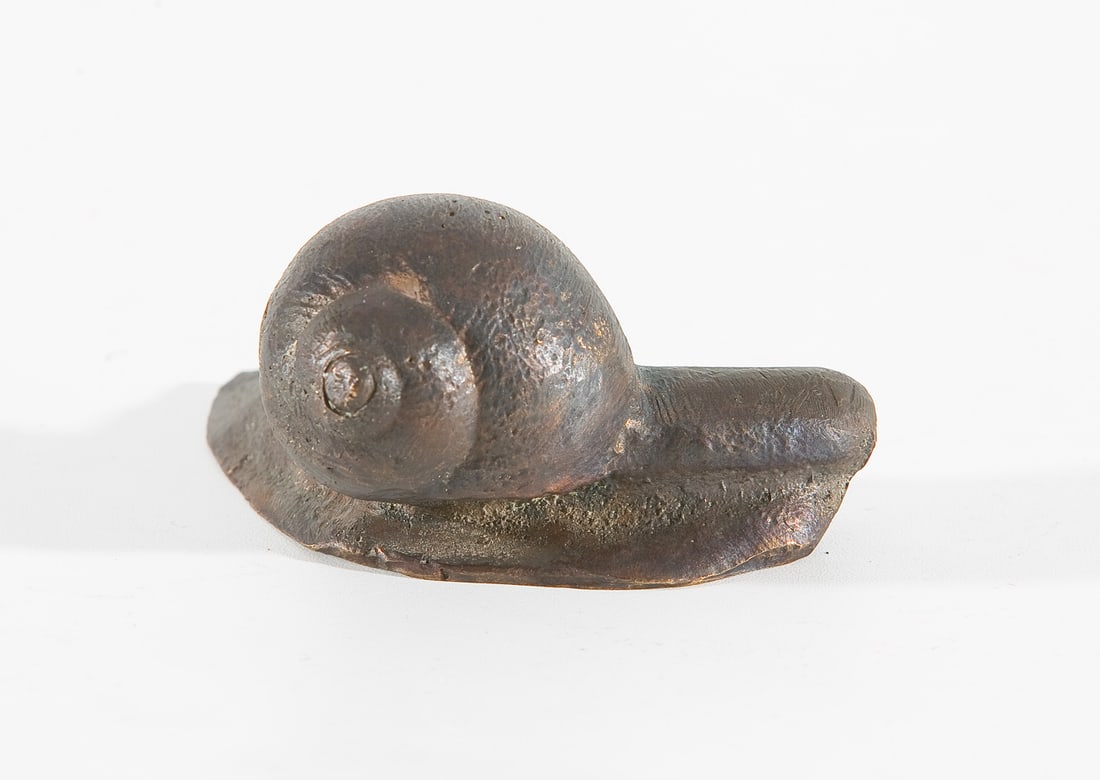 Gustinus Ambrosi* (Eisenstadt 1893 - 1975 Vienna): Gustinus Ambrosi* (Eisenstadt 1893 - 1975 Vienna)Snailbronze 4 x 4 x 7,8 cmmarked 2/7SCHÄTZPREIS / ESTIMATE °€ 200 - 400STARTPREIS / STARTING PRICE °€ 20