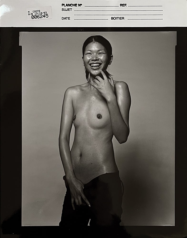 Michel Comte* (born 1954 in Zurich): Michel Comte* (born 1954 in Zurich) Nude model, around 2003 gelatin silver print, 30,4 x 24 cm photographer’s credit ”M. Comte” SCHÄTZPREIS / ESTIMATE € 3