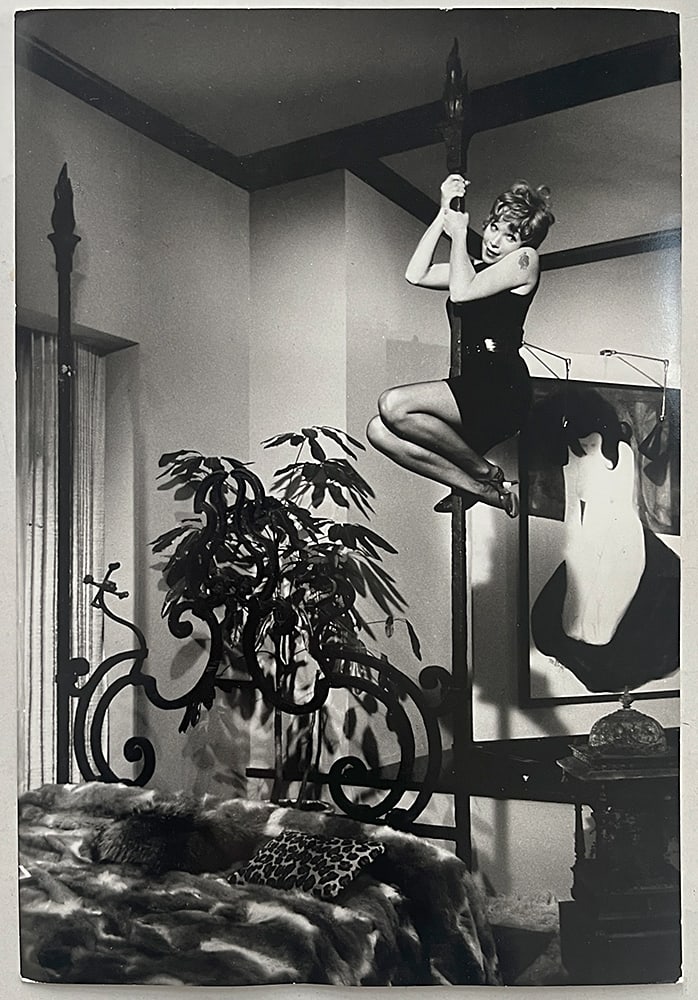 Lawrence (“Larry“) Schiller* (born 1936 in New York): Lawrence (“Larry“) Schiller* (born 1936 in New York) Shirley MacLaine dancing in „Sweet Charity“, 1969 gelatin silver print 17,8 x 13,1 cm verso photographer’s credit SCHÄT