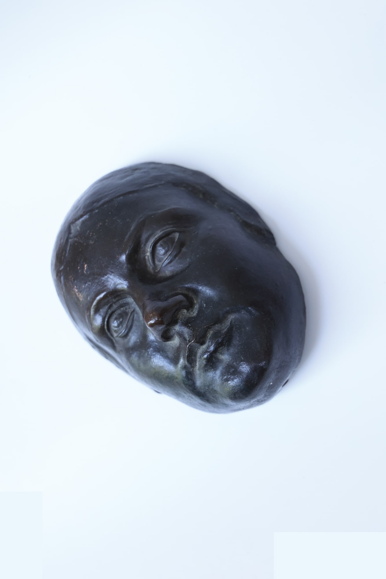 Franz Barwig der Ältere (Schönau near Neutitschein 1868 - 1931 Vienna): Franz Barwig der Ältere (Schönau near Neutitschein 1868 - 1931 Vienna) Bronze woman's mask bronze 18 x 13 x 10 cm SCHÄTZPREIS / ESTIMATE °€ 150 - 300<