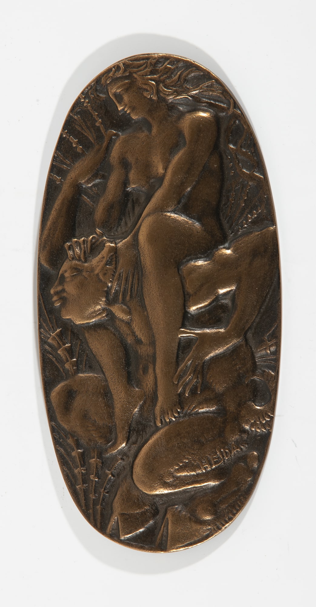 Wilhelm Hejda (Vienna 1868 - 1942 Vienna): Wilhelm Hejda (Vienna 1868 - 1942 Vienna) Nymph with Satyr bronze 20 x 10 x 0,3 cm signed Hejda SCHÄTZPREIS / ESTIMATE °€ 300 - 600 STARTPREIS / STARTIN