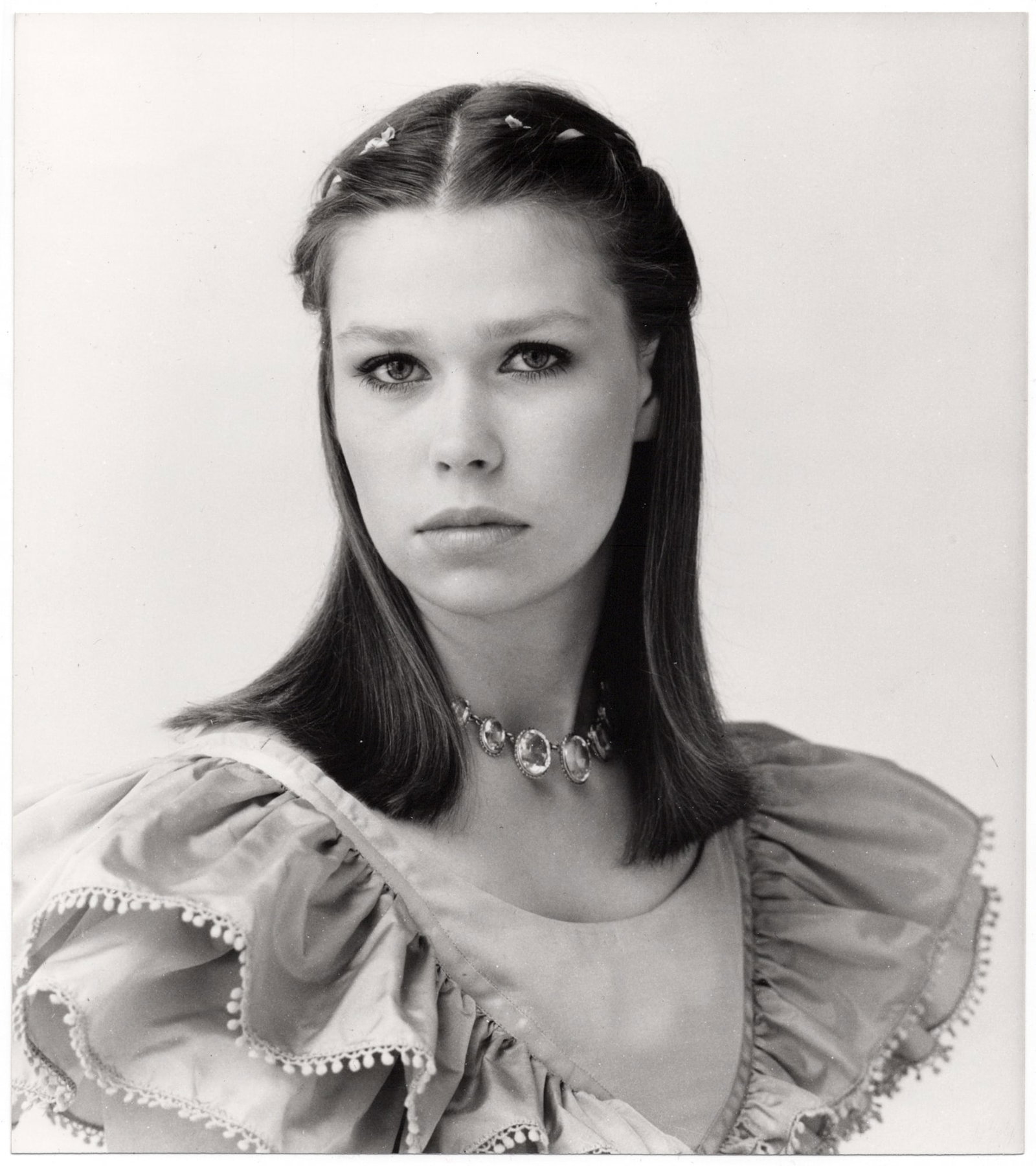 Antony Armstrong-Jones (Lord Snowdon)* (London 1930 - 2017 Kensington): Antony Armstrong-Jones (Lord Snowdon)* (London 1930 - 2017 Kensington) Lady Sarah Armstrong-Jones,photographed for Vogue Magazine, 1981 vintage gelatin silver print 22,8 x 20,2 cm verso photographer's