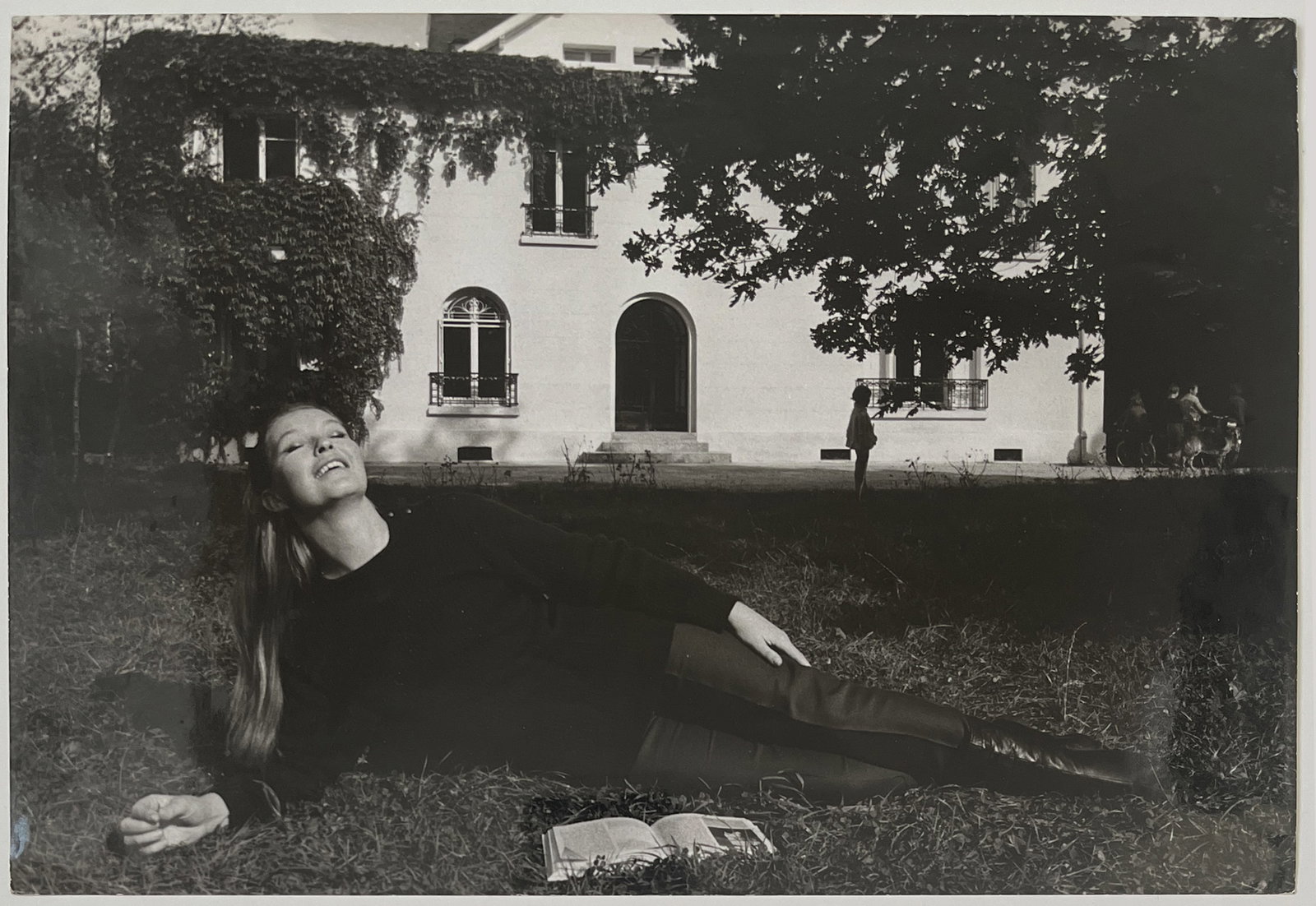 Raymond Depardon* (born 1942 Villefranche-sur-Saône): Raymond Depardon* (born 1942 Villefranche-sur-Saône) French actress Marina Vlady, 1960 to 1970s vintage gelatin silver print 20,3 x 30,1 cm verso photographer’s stamp ”Raymond Depardon