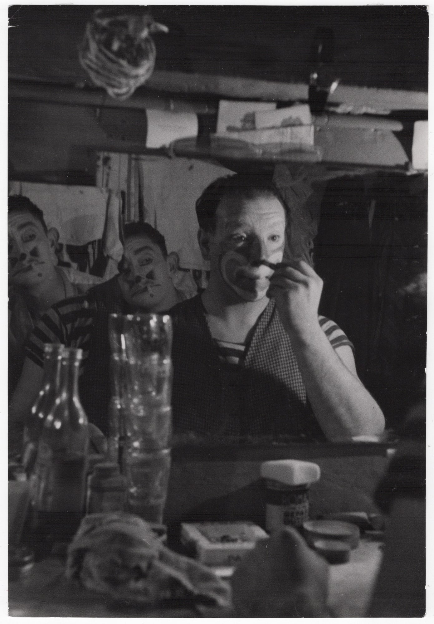 Gisèle Freund* (Schöneberg/Berlin1908 - 2000 Paris): Gisèle Freund* (Schöneberg/Berlin1908 - 2000 Paris) Variété, 1930s vintage gelatin silver print 25,2 x 17,2 cm verso photographer’s stamp, minor edge wear SCHÄTZPREIS / ESTIMATE € 300 -