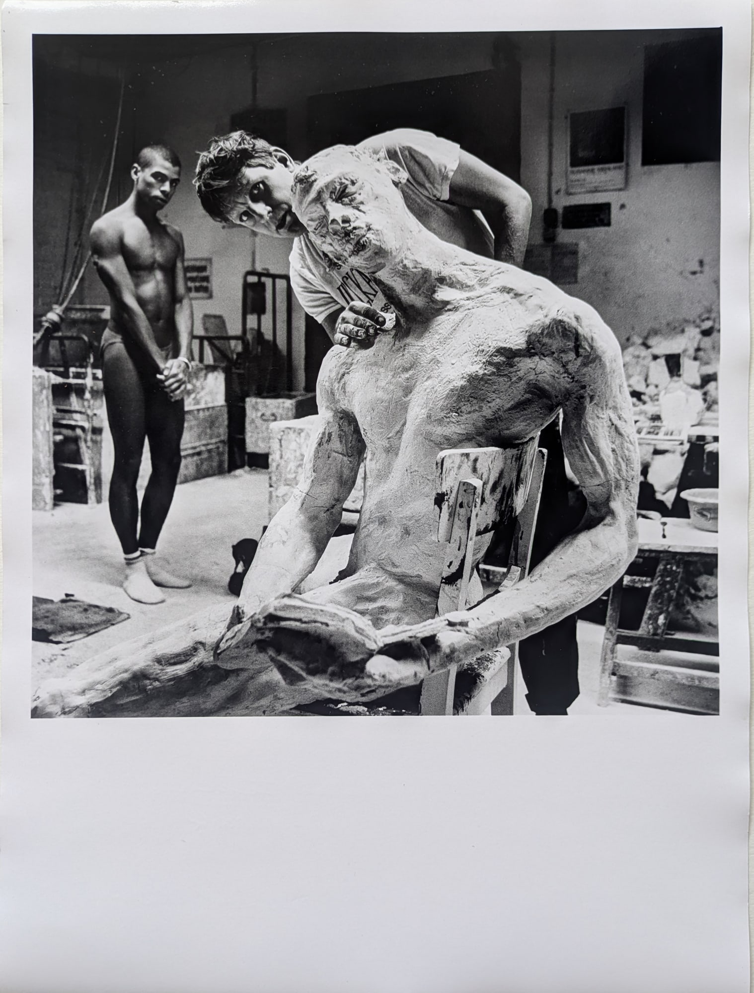 Manfred Hamm* (Cainsdorf 1944 - 2026 Berlin): Manfred Hamm* (Cainsdorf 1944 - 2026 Berlin) Rainer Fetting at H. Noack, 1989 Gelatine silver print ca 28 × 28 cm verso Photographer's stamp on sheet (40.5 × 30 cm), as well as signed, inscribed,