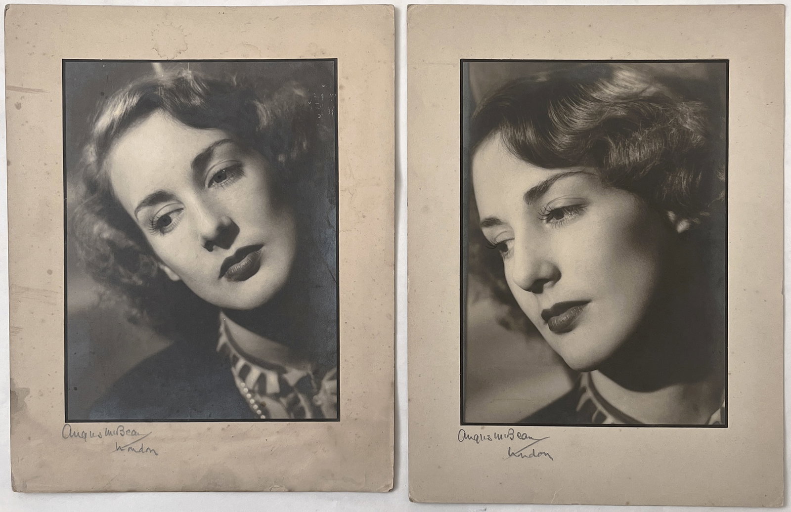 Angus McBean* (Newbridge 1904 - 1990 Ipswich): Angus McBean* (Newbridge 1904 - 1990 Ipswich) Bundle fo 2 Lady’s portraits, around 1950 vintage gelatin silver prints 25,3 x 20 cm each both signiert verso photographer's stamp mounted to separat