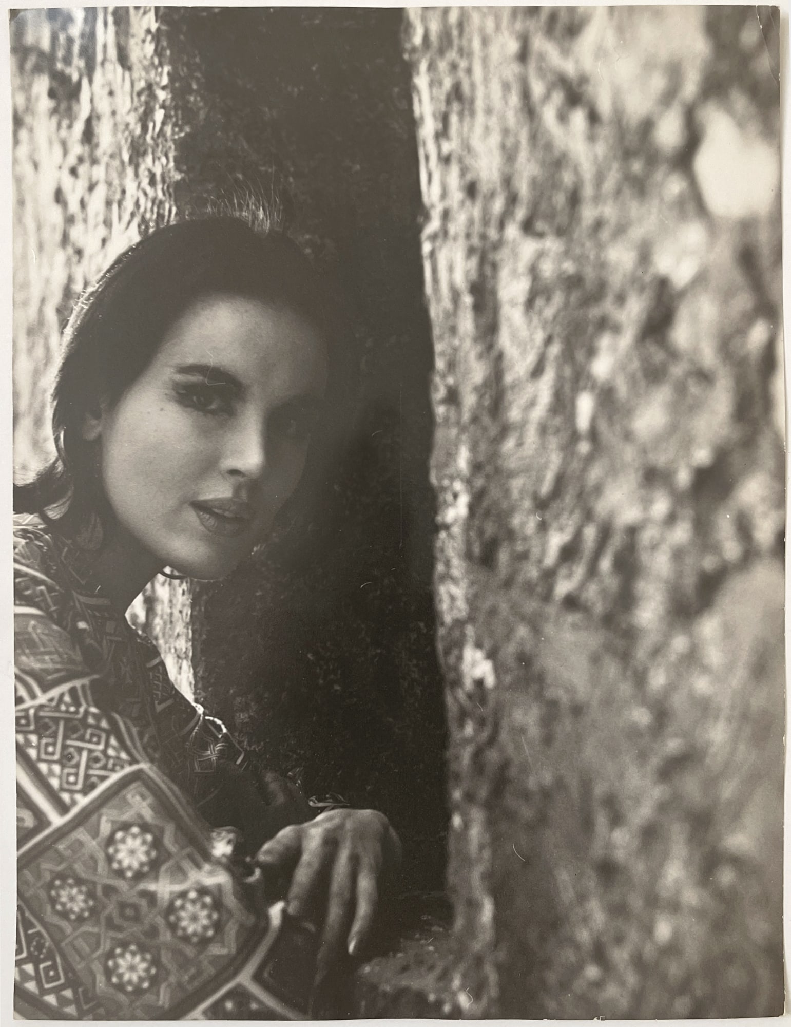 Ray Solowinski (Active 1960s): Ray Solowinski (Active 1960s) Fashion model, 1960s vintage gelatin silver print 34,3 x 27 cm verso photographer’s stamp SCHÄTZPREIS / ESTIMATE € 250 - 700 STARTPREIS / STARTING PRICE €