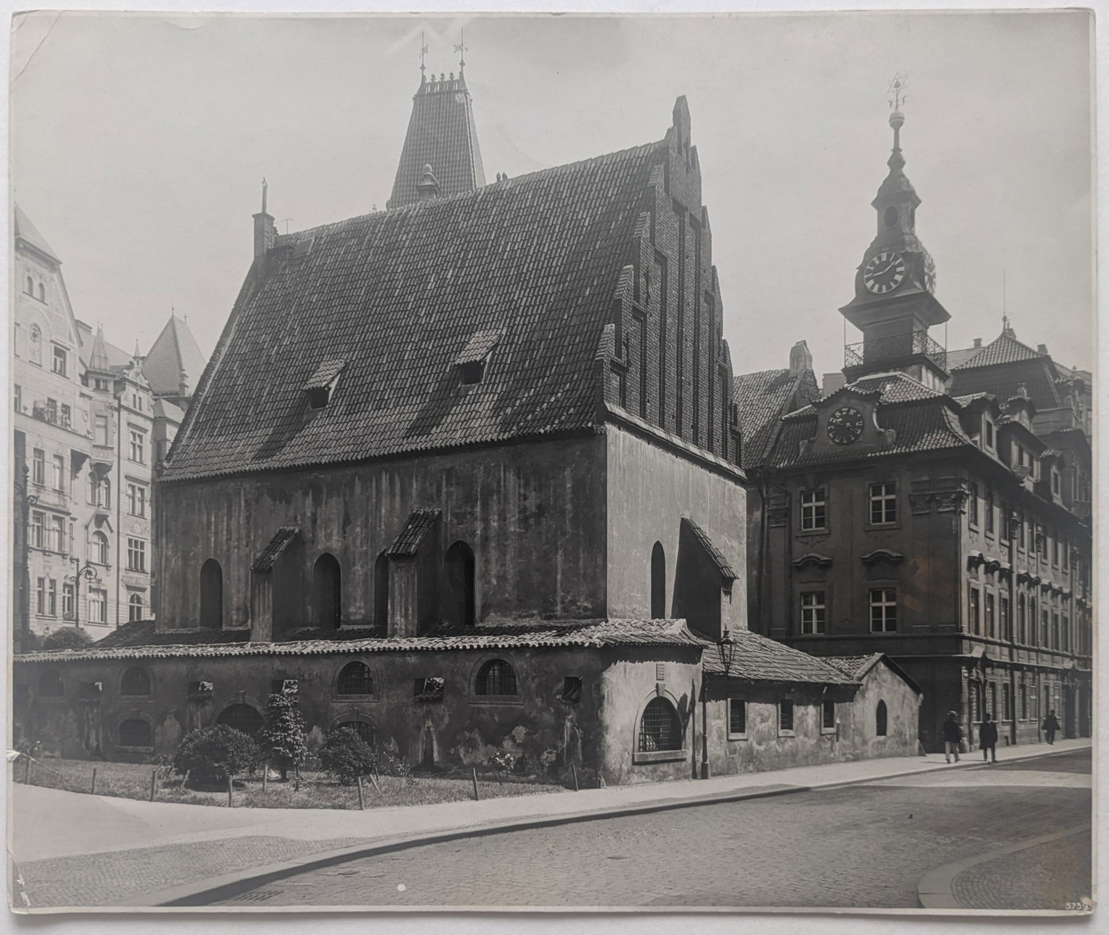 Unknown photographer (Biographical data unknown): Unknown photographer (Biographical data unknown) Synagogue Prague, ca 1920 gelatin silver print 24,5 x 29,5 cm numbered in negativ (5739) minor wear to the corners handwritten annotations in penci