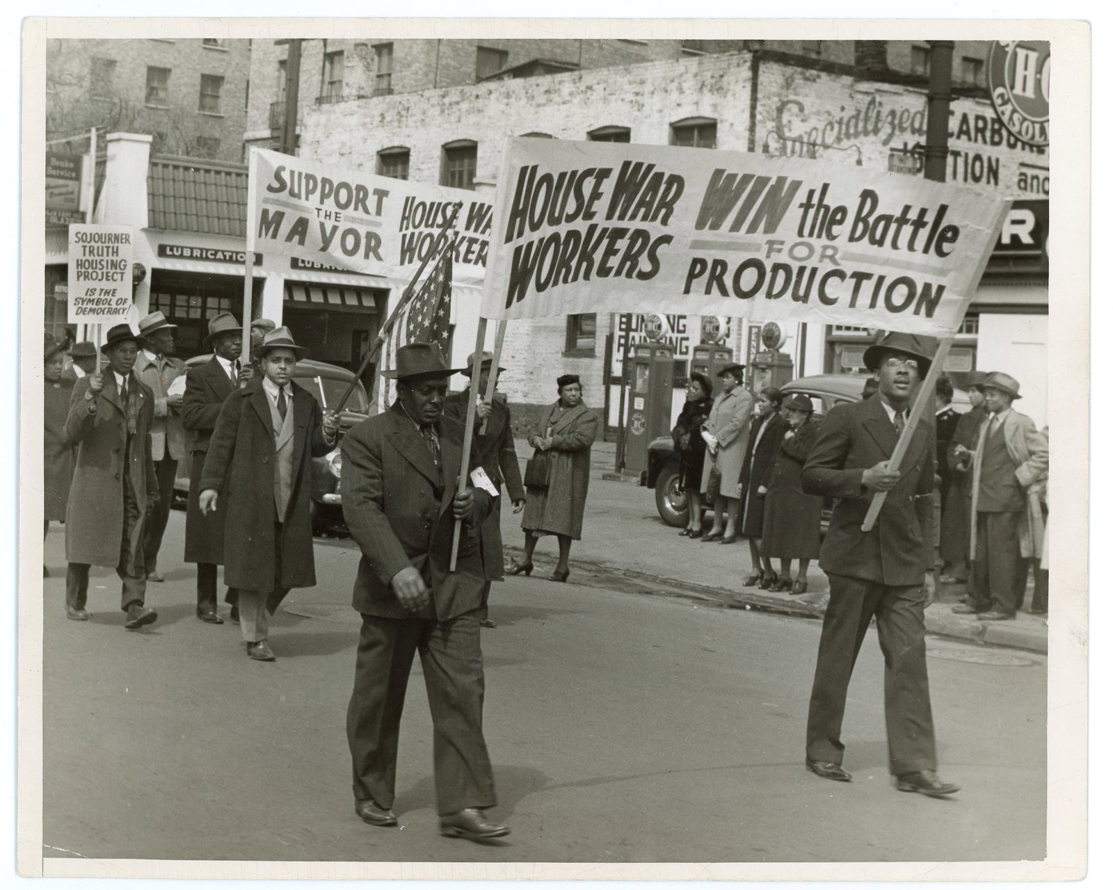 Unknown photographer (Biographical data unknown): Unknown photographer (Biographical data unknown) Sojourner Truth Housing Crisis Detroit, 1942 gelatin silver print 20,5 x 25 cm verso date stamp and annotations in pencil and felt pen some creases