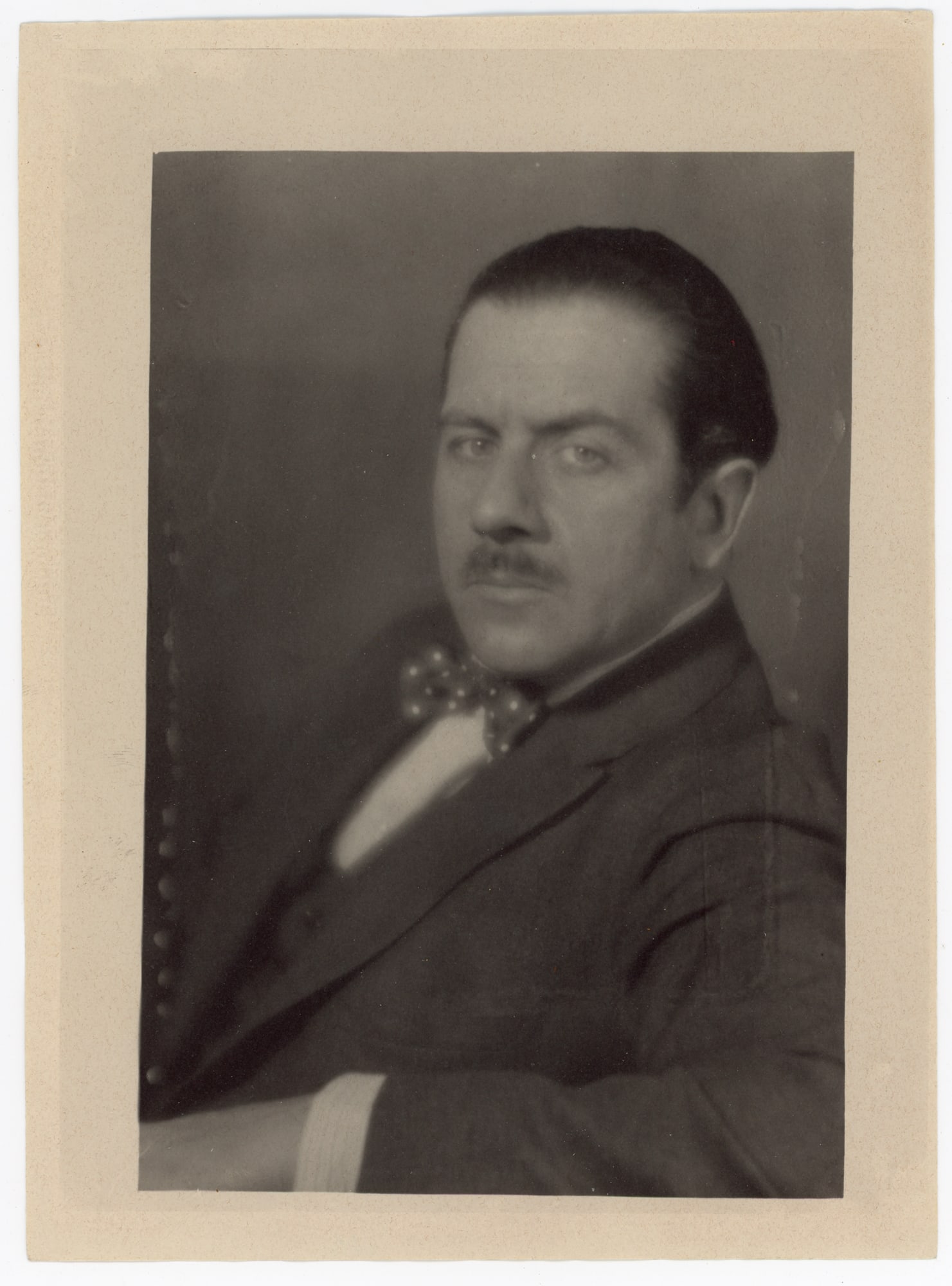 Unknown photographer (Biographical data unknown): Unknown photographer (Biographical data unknown) Portrait Edouard Bourdet, ca 1920 gelatin silver print, 20 x 14 cm SCHÄTZPREIS / ESTIMATE € 150 - 250 STARTPREIS / STA