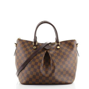 Louis Vuitton Siena Handbag Damier MM: These are professional pictures of the actual item offered by Rebag. Condition: Good. Odor in interior. Wear and peeling on base corners, wear and scuffs on leather trims, handles and strap. Moderate