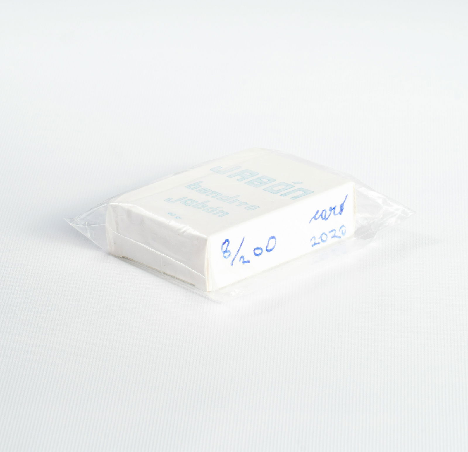 ANTONIO CARO (1950-2021, Colombia): Jabon, bendito jabon, 2020. Litografia sobre caja de jabon.Medidas: 8.5 x 6 x 2.5 cm.Edicion 8/200.Buen estado de conservacion. Coleccion privada.