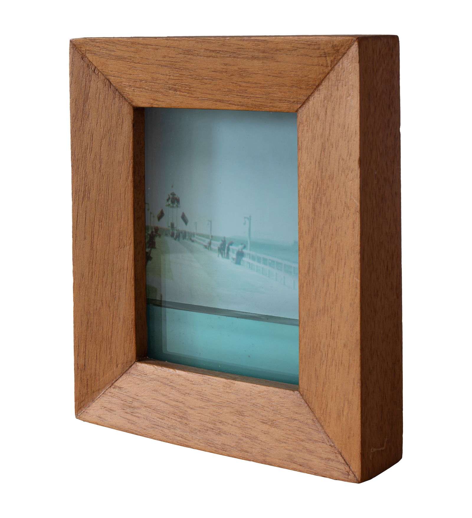 LUIS FERNANDO PELAEZ (1945, Colombia) Sin Titulo, sf. Ensamblaje Medidas: 22 x 18 x 4.7 cm Edicion: Buen estado de conservacion.Coleccion privada.