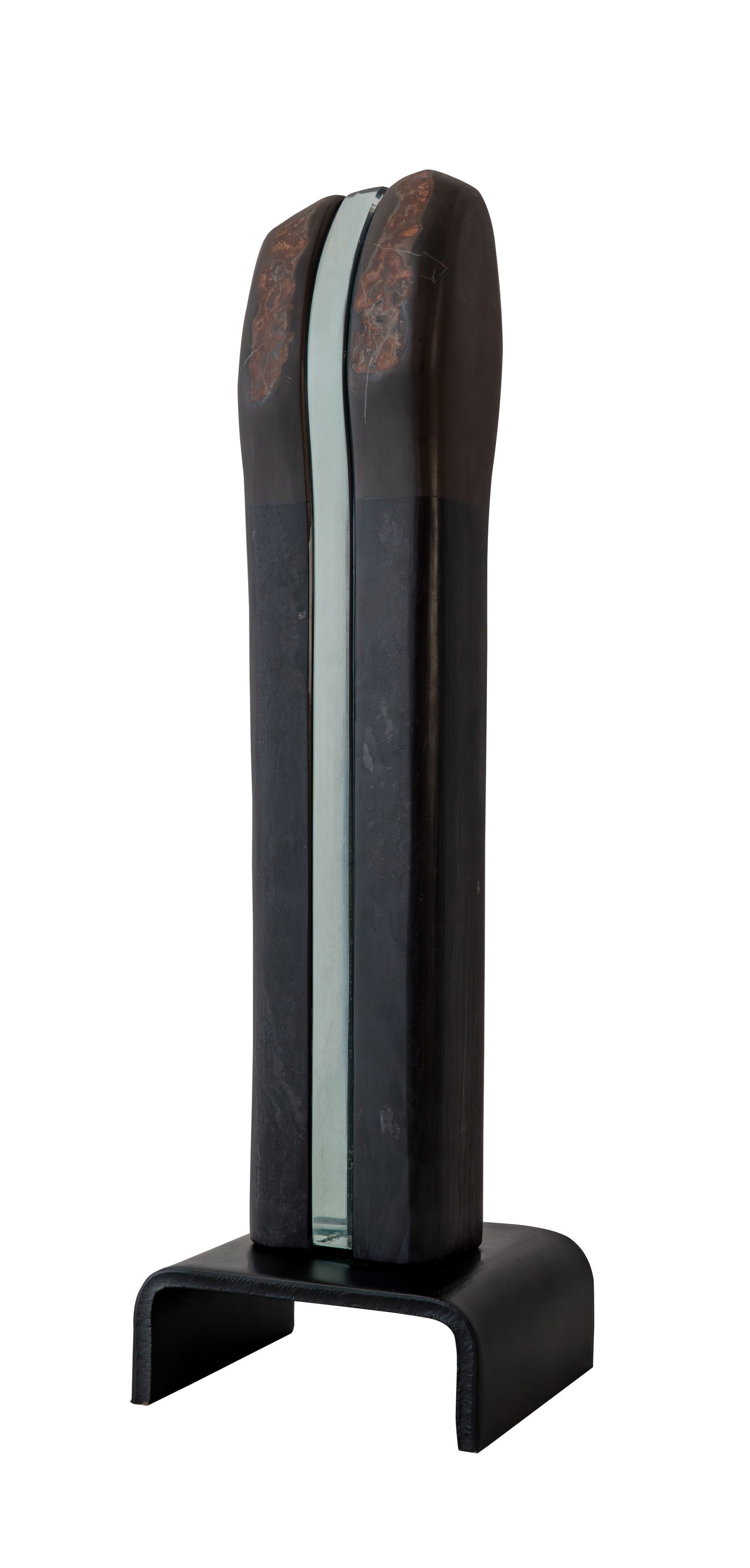 HUGO ZAPATA (1945, Colombia - 2025, Colombia) Vigia, 2022 Roca lutita tallada y cristal Medidas: (1 of 1)