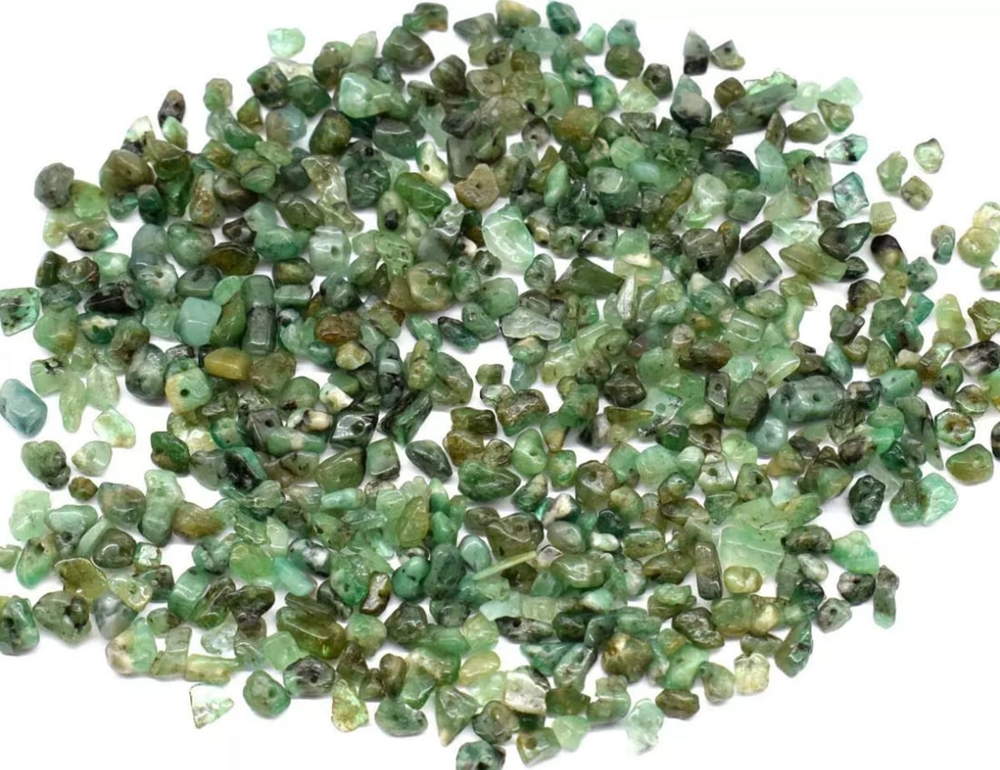 (500 PIECES) NATURAL EMERALD BEADS CHIPS 2X3 - 3.5X8 MM LOOSE BEADS: These are natural, earth mined and hand crafted with precision. Stone: Emerald, Stone Shape: Chips, Stone Size: 2x3 - 3.5x8 mm, Width - 1 - 4 mm, Weight: approx. 159carats. The photographs are enlarge