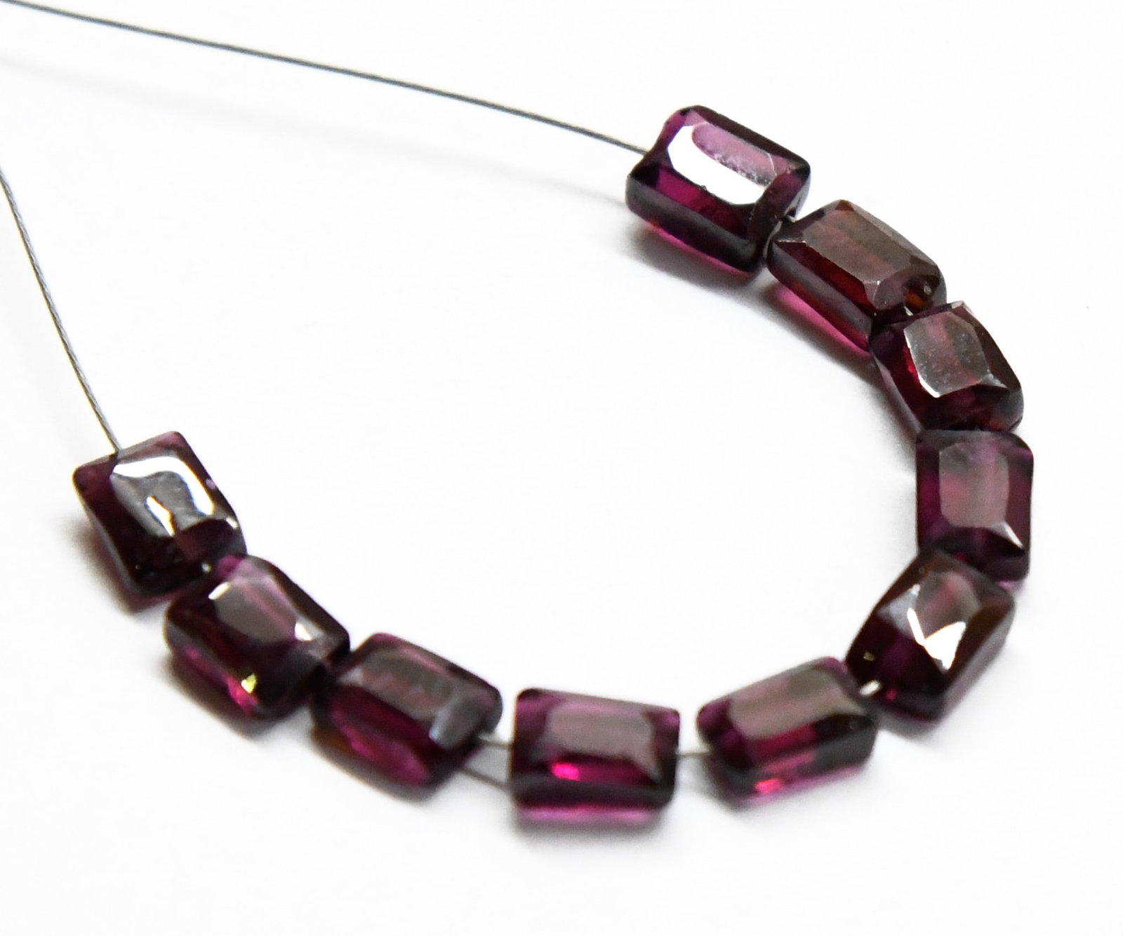 NATURAL GARNET BEADS FACETED CUBE 4X5 - 4X5 MM, 10 PCS: These are natural, earth mined and hand crafted with precision. Stone: Garnet, Stone Shape: Faceted Cube, Stone Size: 4.5x5 - 4.5x5.5 mm, Width: 2.5 - 3 mm, Weight: approx. 9.5 carats. The photographs