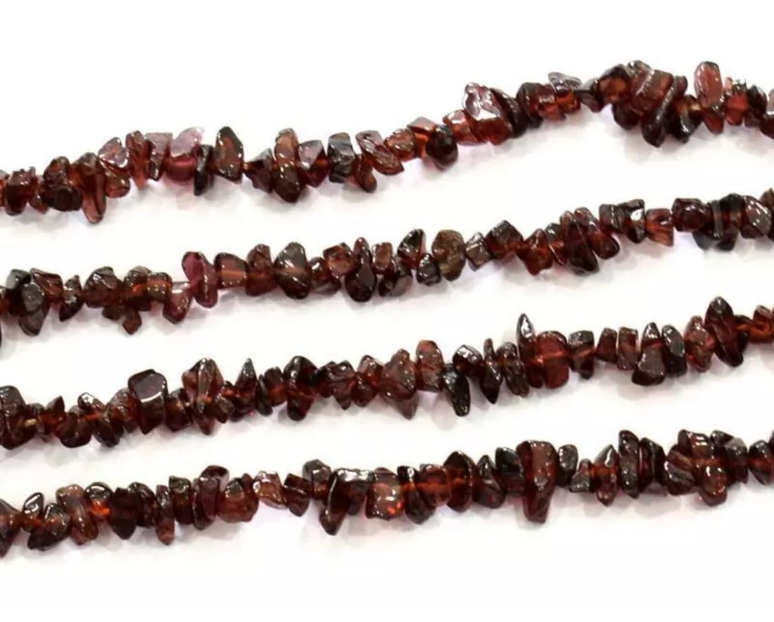 34" STRAND NATURAL GARNET BEADS CHIPS 3X4 - 5X8 MM (1 LINE) (1 of 2)