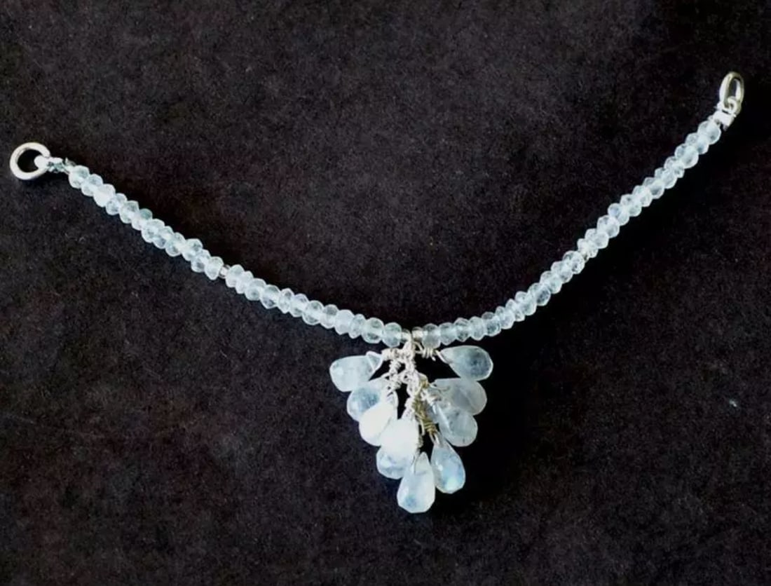 NECKLACE CHARMS (JUMP RINGS) NATURAL RAINBOW MOONSTONE SOLID 925 SILVER: THEY ARE NATURALEARTH MIND GEMSTONES.4" LENGTH. WITH SOLID 925 STERLING SILVER JUMP RINGS ATTACHED. Stone: Moonstone, Stone Shape: Faceted Rondelle/Briolette, Stone Size: 3mm/4x6 - 4x7mm, Width - 1.5