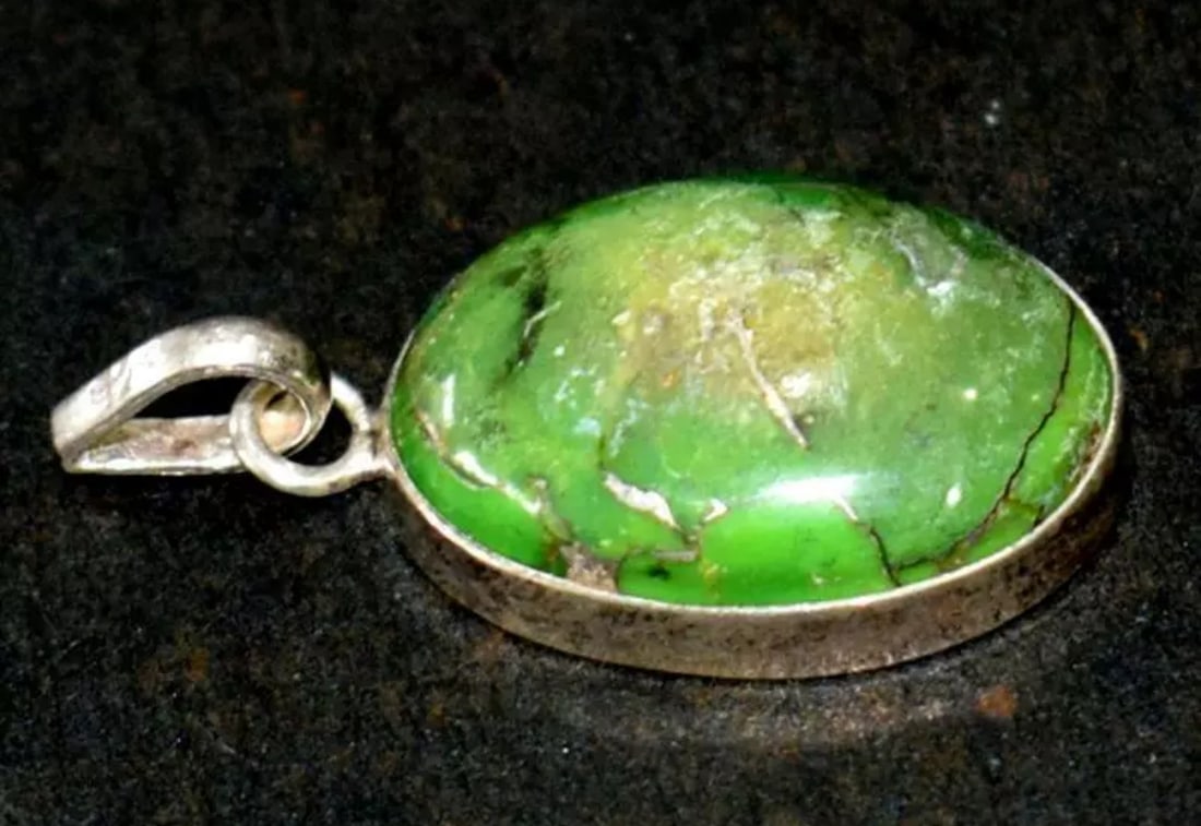 SOLID 925 STERLING SILVER PENDANT - GREEN COPPER TURQUOISE OVAL 1 1/4": These are natural, earth mined and hand crafted with precision. Stone: Green Copper Turquoise, Shape: Oval, Size: 15x21 mm, Width - 6 mm, Length: 1 1/4", Weight: approx. 20 carats. The photographs are