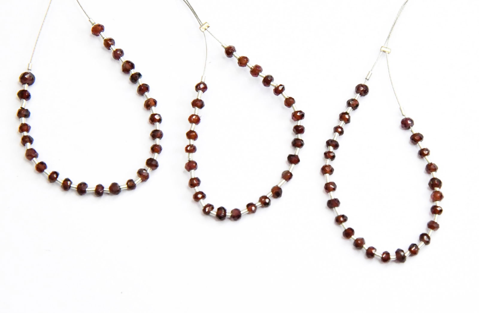 NATURAL GARNET BEADS FACETED RONDELLE 2.5 - 3 MM, 25 PCS (9 TASSELS): These are natural, earth mined and hand crafted with precision. Stone: Garnet, Stone Shape: Faceted Rondelle, Stone Size: 2.5 - 3 mm, Width: 1.5 - 2 mm, Weight: approx. 4.60 cts. The photographs are e