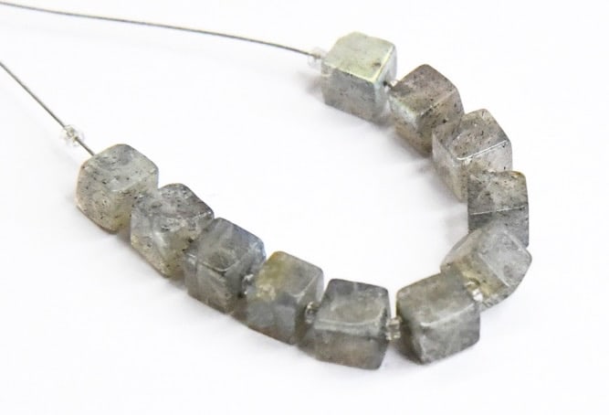 NATURAL LABRADORITE BEADS BOX 4 MM 11 PCS (3 TASSELS) (1 of 2)