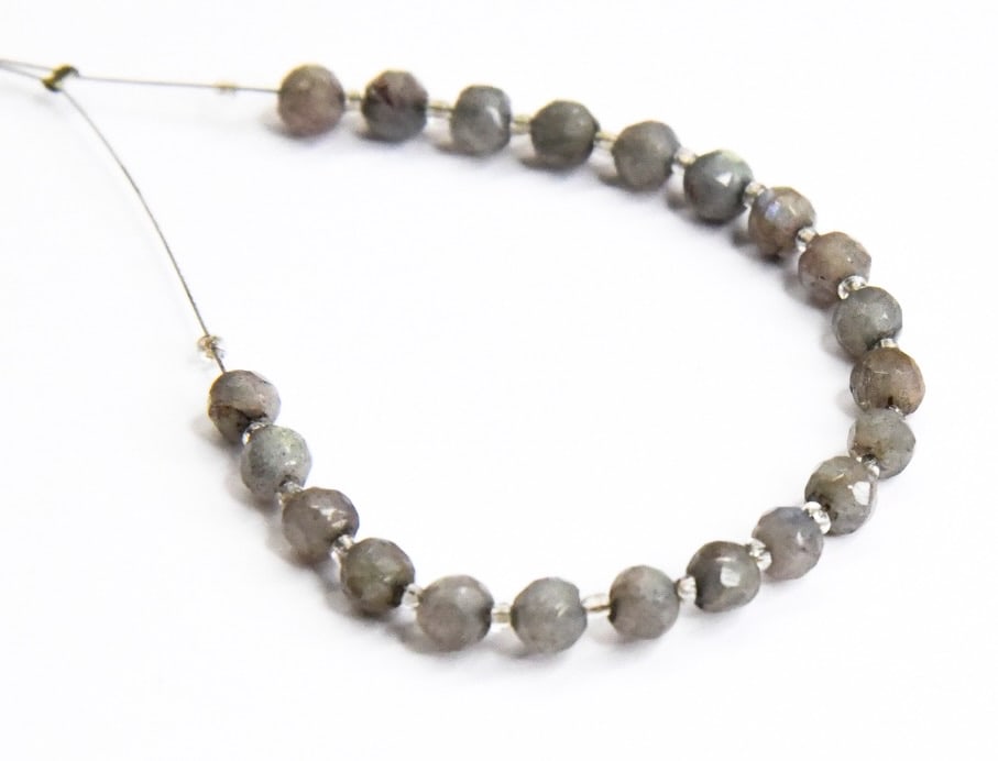 NATURAL LABRADORITE BEADS FACETED ROUND 4 - 4.5 MM 21 PCS (3 TASSELS) (1 of 2)