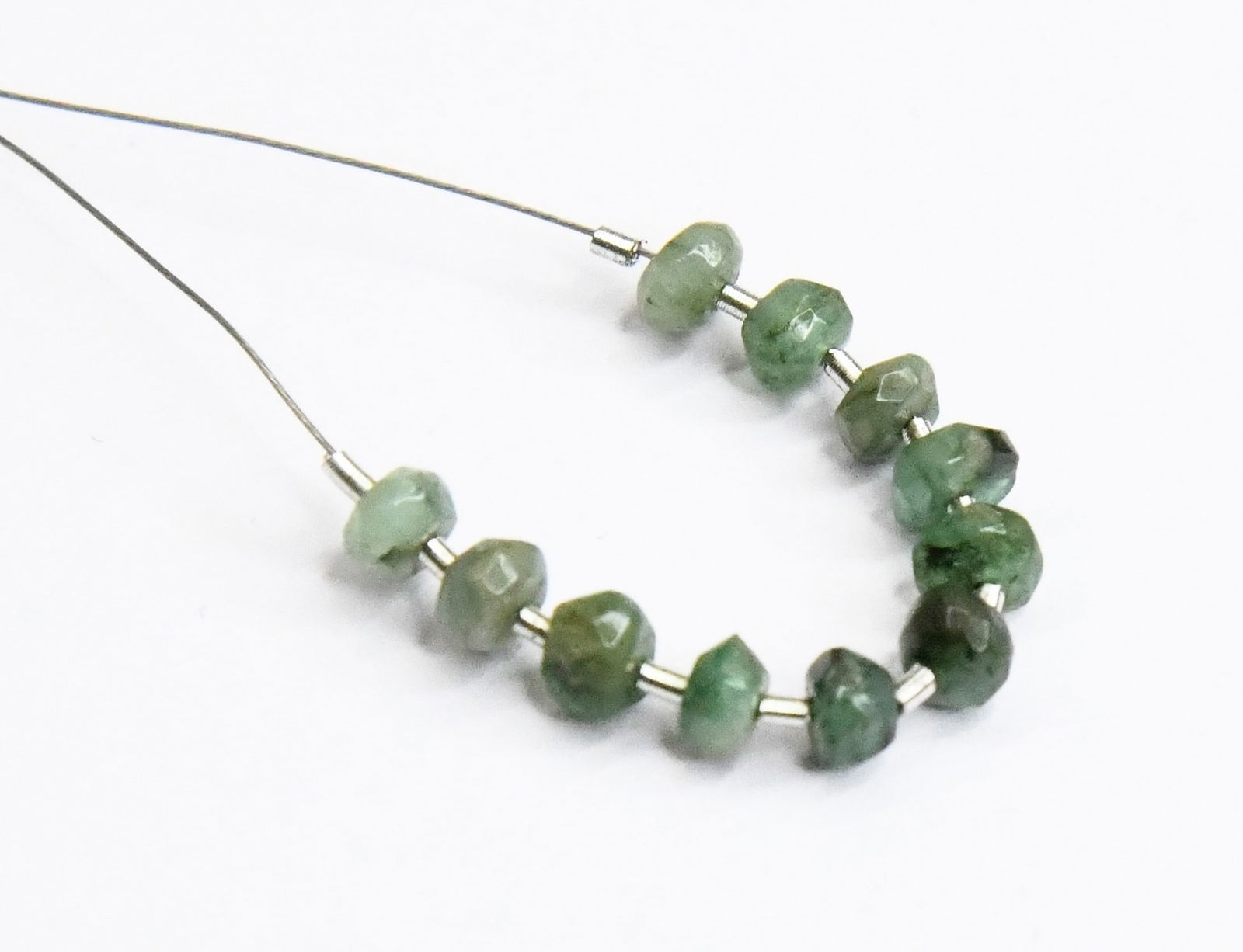 NATURAL EMERALD BEADS FACETED RONDELLE 4 - 4.5 MM, 11 PCS (4 TASSELS) (1 of 2)