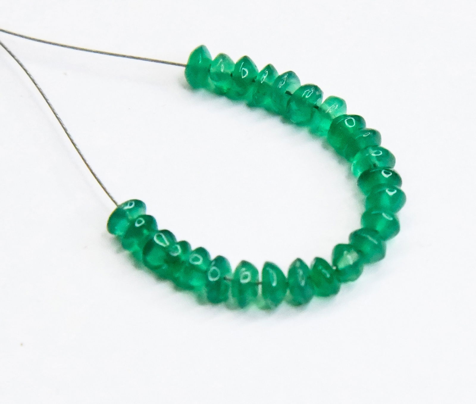 NATURAL GREEN ONYX BEADS RONDELLE 3.5 - 4 MM 25 PCS (3 TASSELS) (1 of 2)