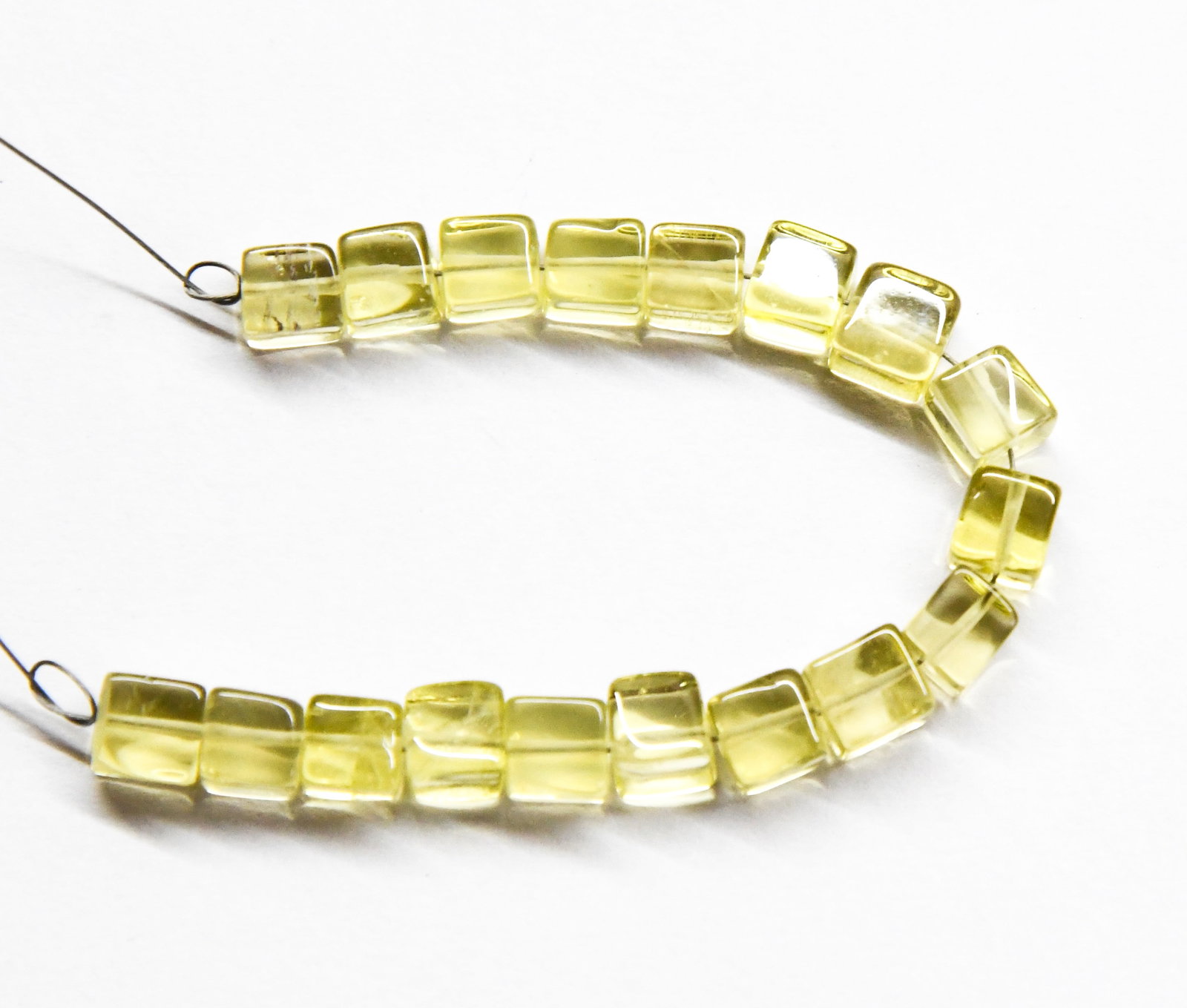 NATURAL LEMON QUARTZ BEADS BOX 5.5 - 6 MM, 18 PCS (1 of 2)
