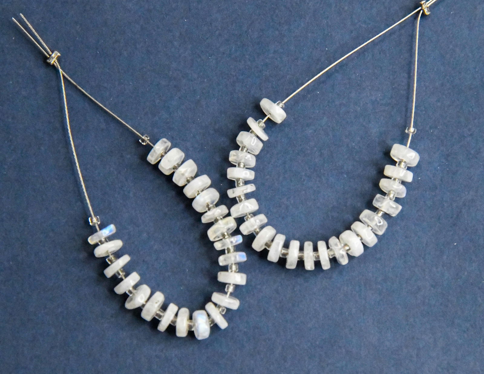 NATURAL RAINBOW MOONSTONE BEADS (TYRE) 4.5 - 5 MM 21 PCS (3 TASSELS) (1 of 1)