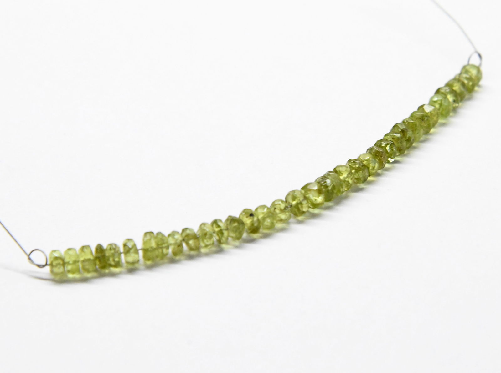 NATURAL PERIDOT BEADS FACETED RONDELLE 4 -5 MM, 35 PCS (1 of 2)