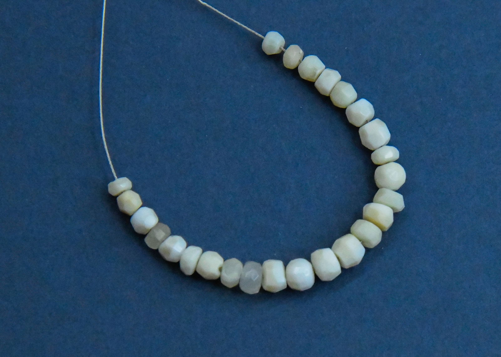 NATURAL AUSTRALIAN OPAL BEADS FACETED RONDELLE 3.5 - 5 MM 25 PCS (1 of 1)