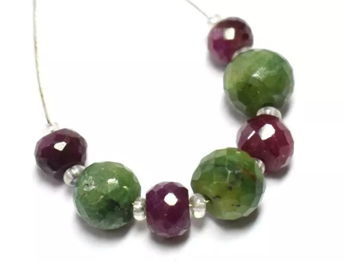 NATURAL RUBY & EMERALD BEADS (DYED) FACETED RONDELLE 5.5 - 8 MM 7 PCS (3 TASSELS) (1 of 2)