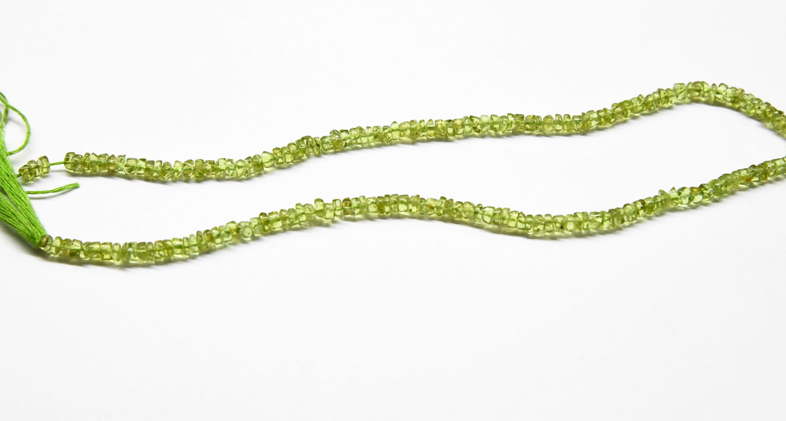 NATURAL PERIDOT BEADS TYRE 3.5 - 4 MM, 13" LINE (1 of 2)