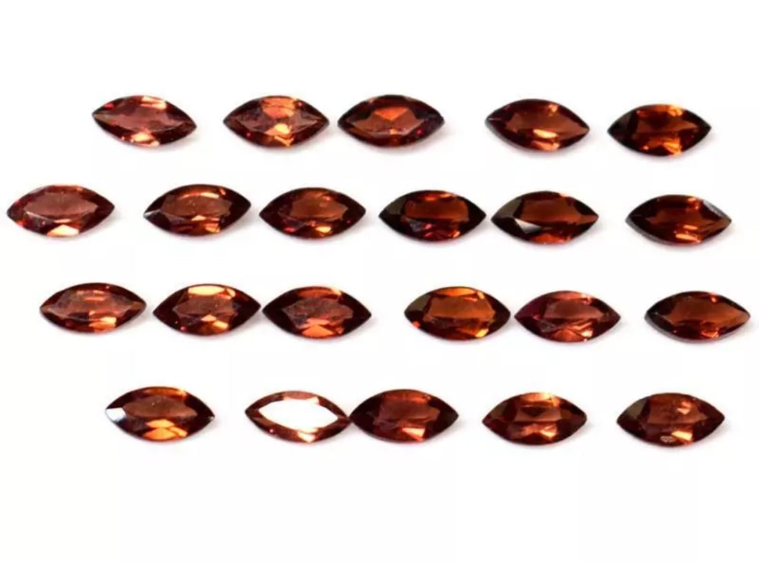 NATURAL GARNET CUTSTONE MARQUISE 3X6 MM - (22 PIECES) (1 of 2)