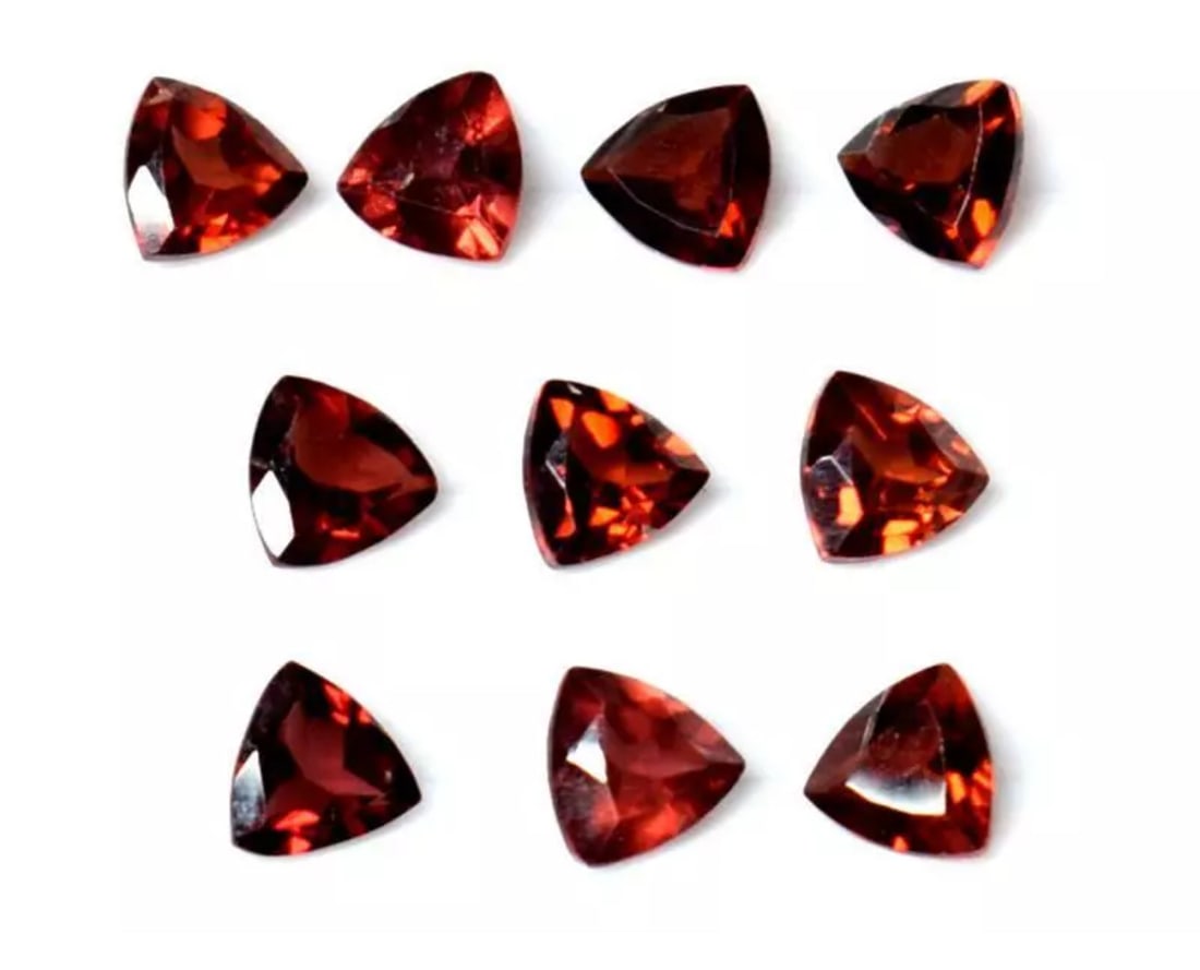 NATURAL GARNET FACETED CUTSTONE TRIANGLE 5 MM - (10 PIECES) (1 of 2)