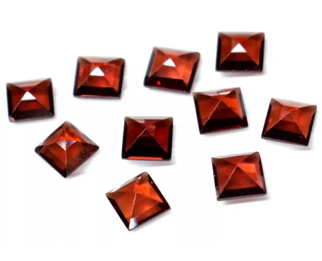 NATURAL GARNET FACETED CUTSTONE SQUARE 6 MM - (10 PIECES) (1 of 2)