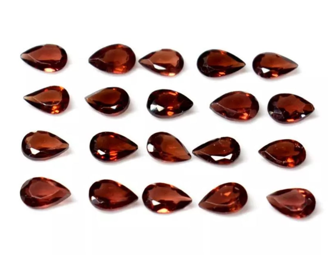 NATURAL GARNET FACETED CUTSTONE PEAR 4X6 MM - (20 PIECES) (1 of 2)