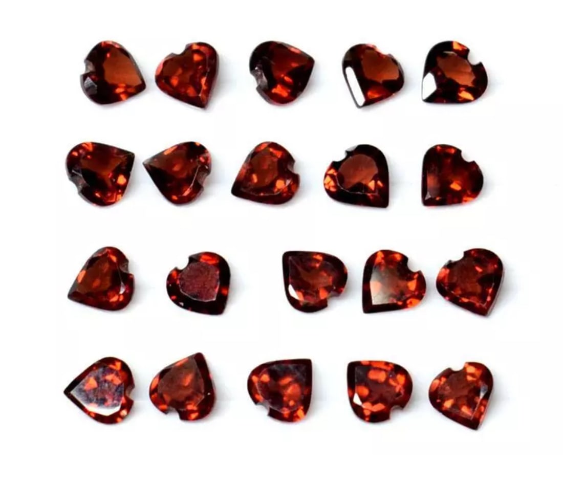 NATURAL GARNET FACETED CUTSTONE HEART 5 MM - (20 PIECES) (1 of 2)
