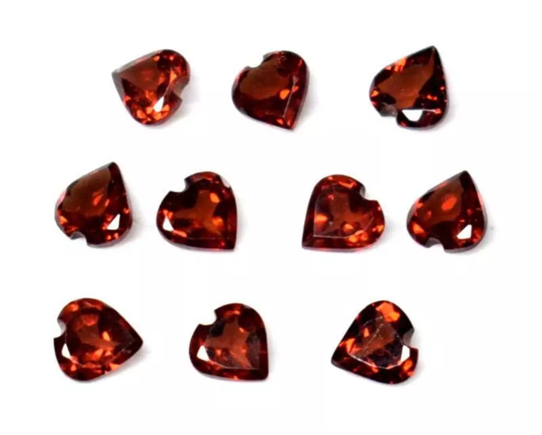 NATURAL GARNET FACETED CUTSTONE HEART 5 MM - (10 PIECES) (1 of 2)