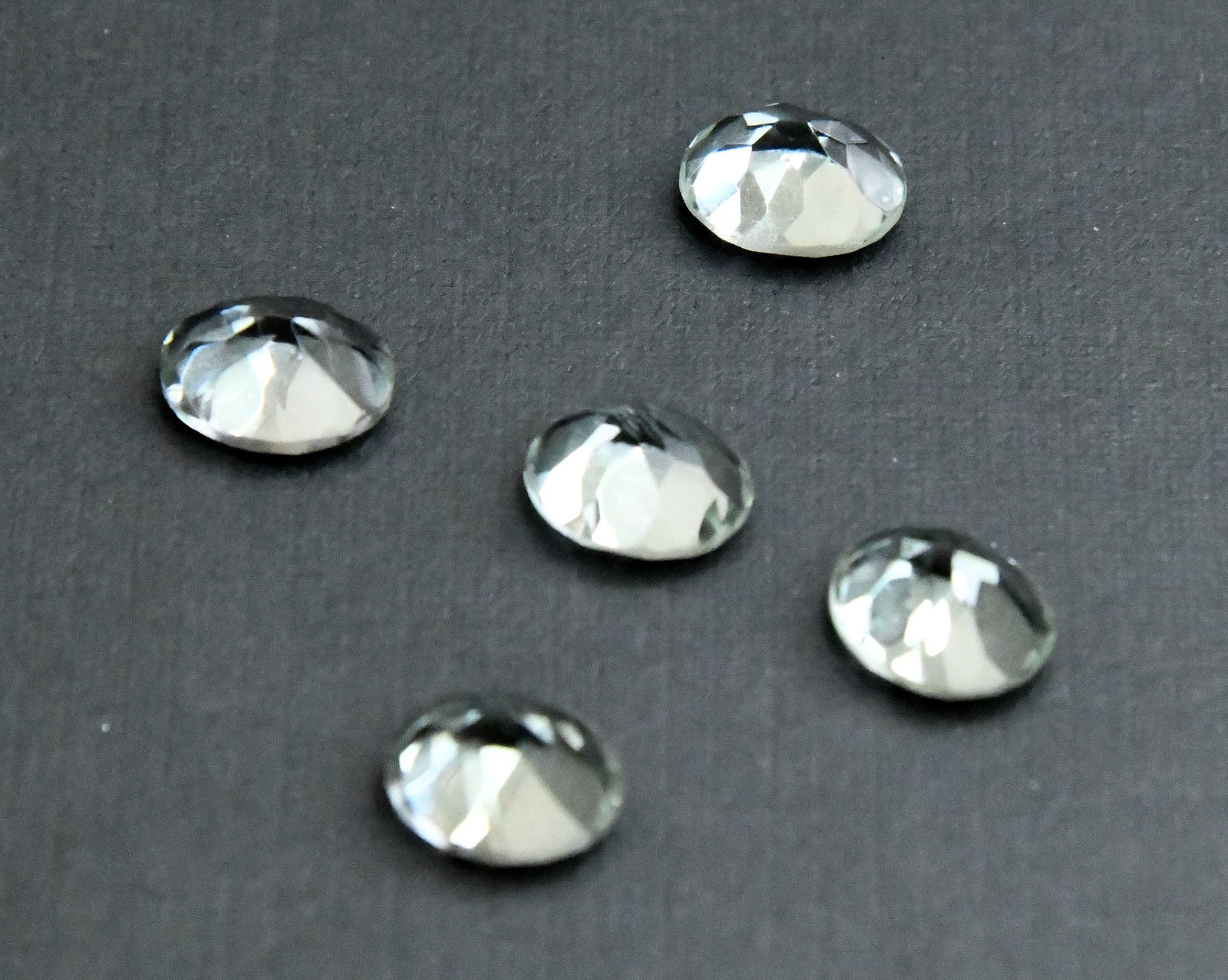 NATURAL GREEN AMETHYST BEADS FACETED OVAL 9X11 MM - (5 PIECES): These are natural, earth mined and hand crafted with precision. Stone: Green Amethyst, Stone Shape: Faceted Oval, Stone Size: 9x11 mm, Width: 4.5 - 6 mm, Weight: approx. 16 carats. The photographs are