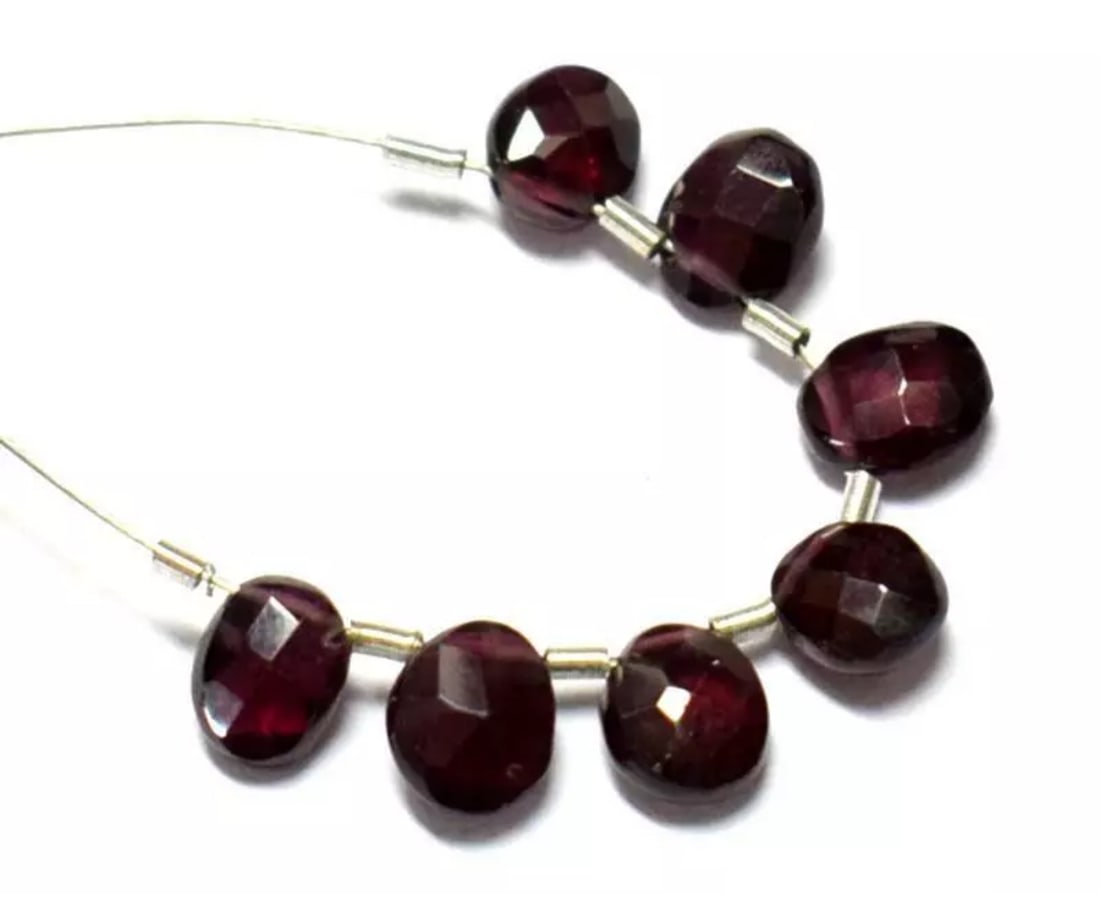NATURAL GARNET BEADS FACETED OVAL 4.5X5.5 - 5X6 MM 7 PCS (1 of 2)
