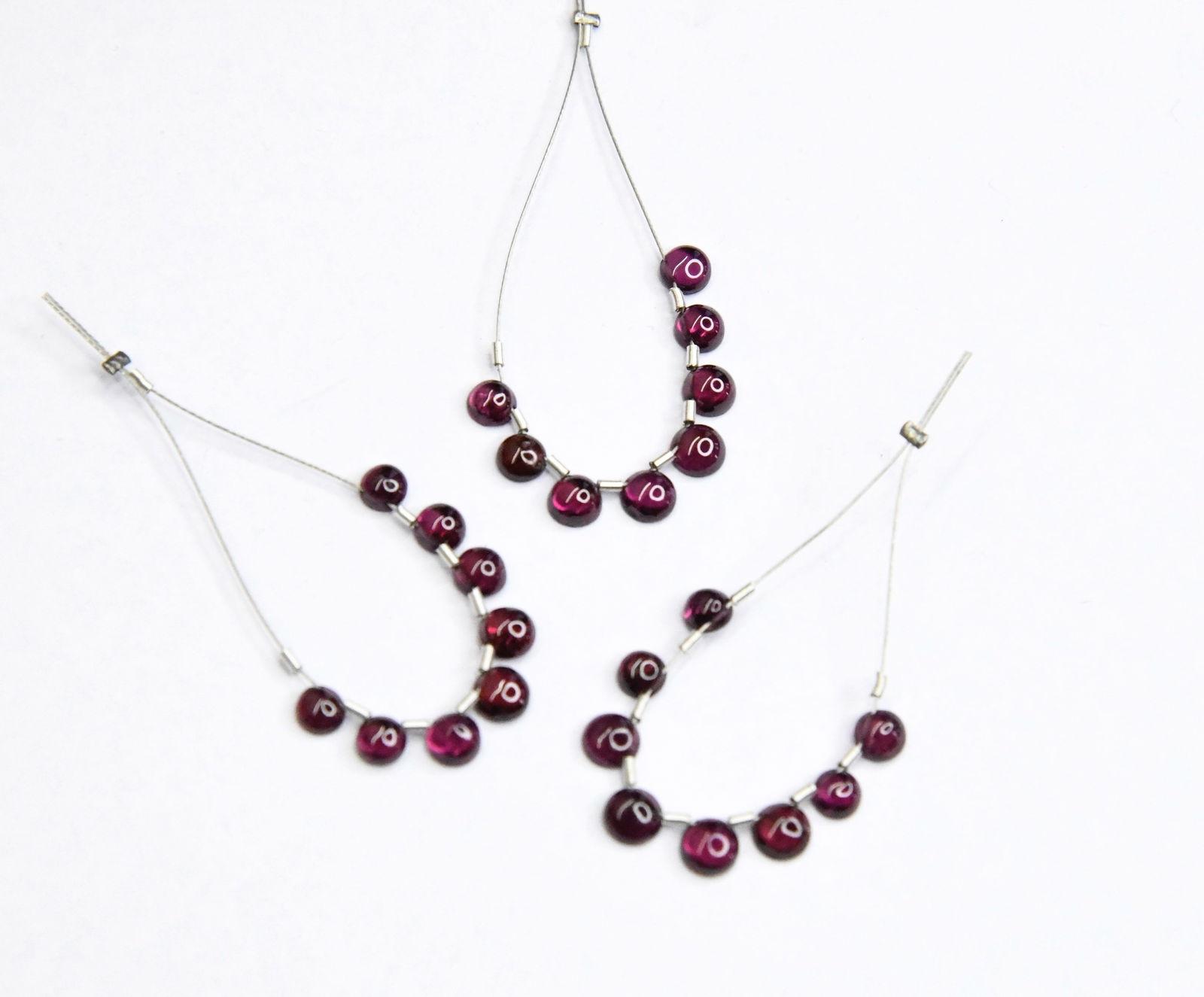 NATURAL GARNET BEADS FLATBACK ROUND 4 - 5 MM 8 PCS (3 TASSELS) (1 of 1)