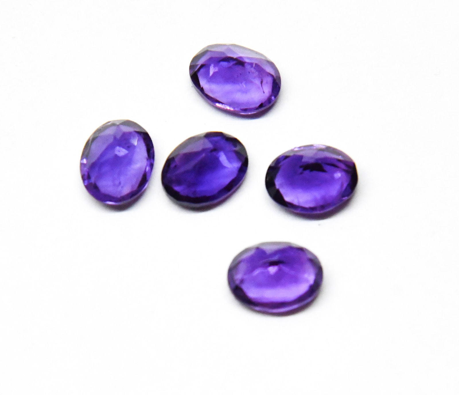 NATURAL AMETHYST FACETED CUTSTONE OVAL 7X9 MM 5 PCS (1 of 2)