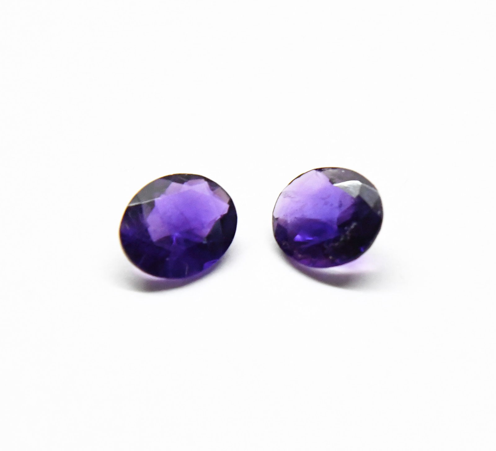 NATURAL AMETHYST FACETED CUTSTONE OVAL 10X12 MM 2 PCS (1 of 2)