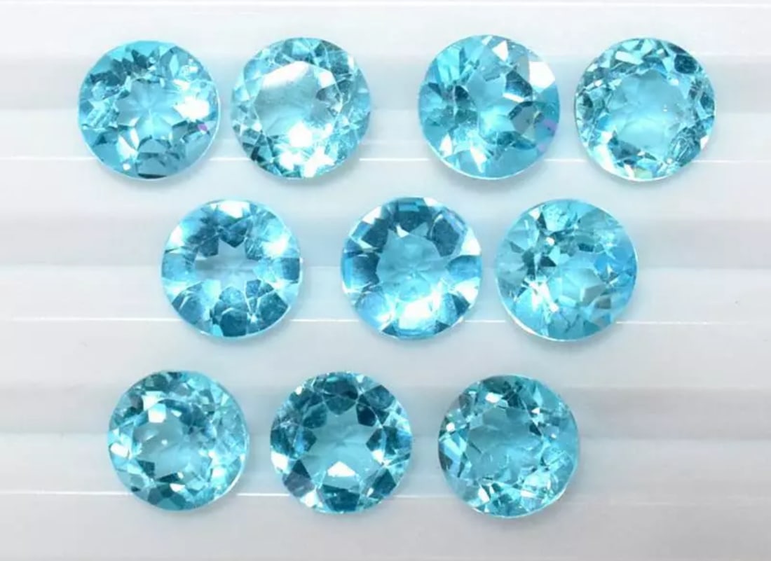 NATURAL AA SWISS BLUE TOPAZ FACETED CUTSTONE ROUND 7 MM 10 PCS: These are natural, earth mined and hand crafted with precision. Stone: Swiss Blue Topaz, Shape: Faceted Round, Size: 7 mm, Width - 4 - 5 mm, Weight: approx. 15 carats. The photographs are enlarged to