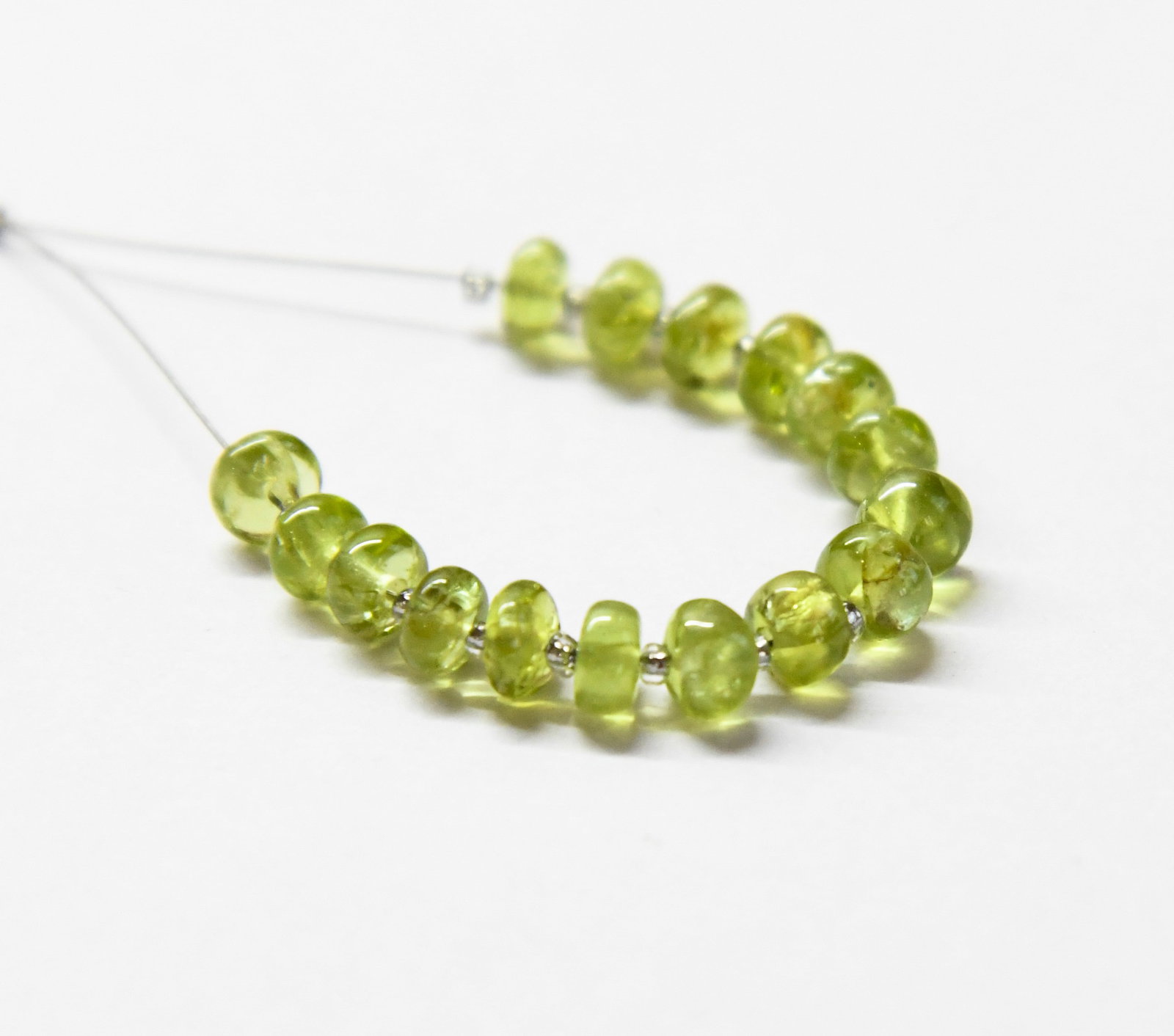 NATURAL PERIDOT BEADS RONDELLE 4.5 - 5 MM 16 PCS (2 TASSELS) (1 of 2)