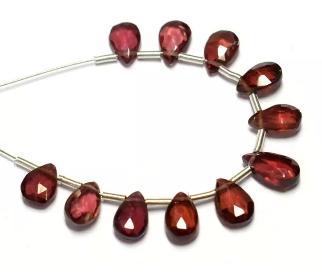 NATURAL GARNET BEADS FACETED PEAR 11 PCS (2 TASSELS) (1 of 2)